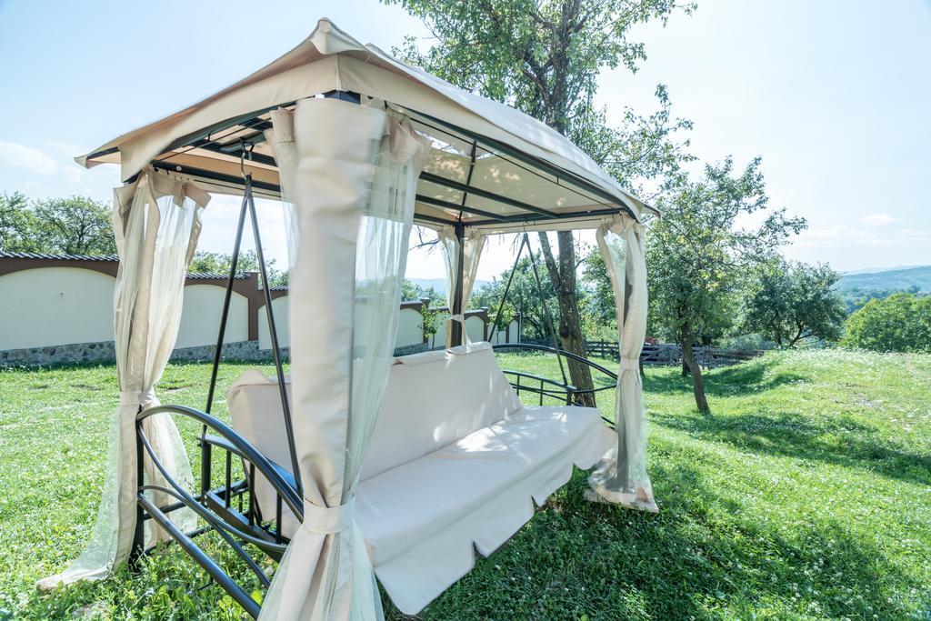 Conacul Lui Bulica Hotell Novaci-Străini Exteriör bild