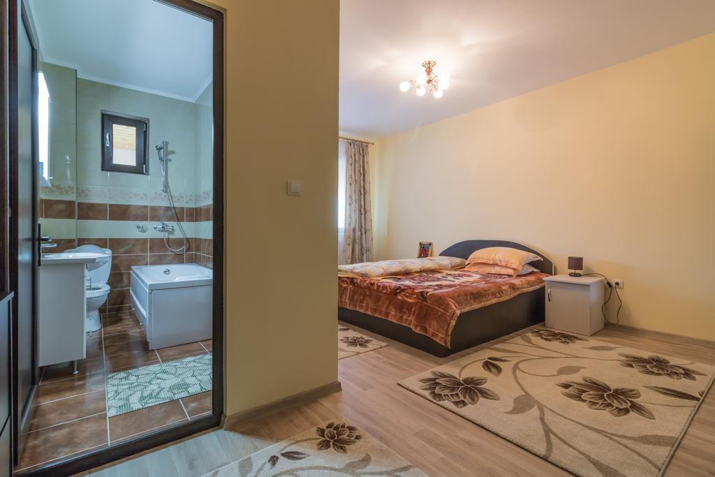 Conacul Lui Bulica Hotell Novaci-Străini Exteriör bild