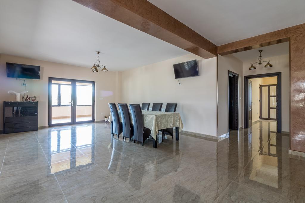 Conacul Lui Bulica Hotell Novaci-Străini Exteriör bild