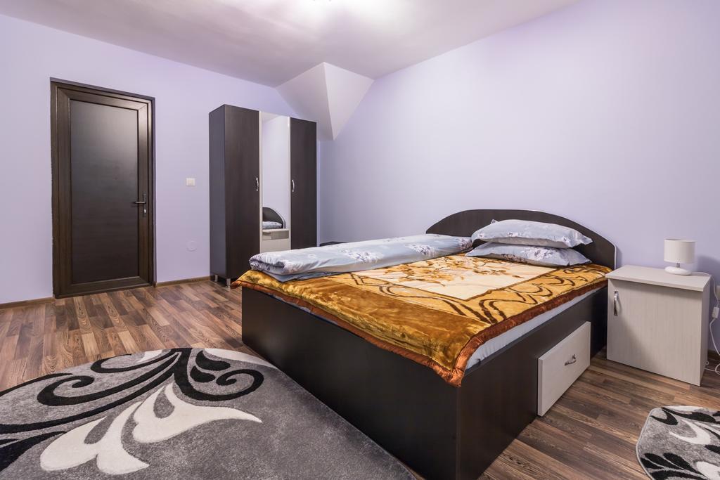 Conacul Lui Bulica Hotell Novaci-Străini Exteriör bild