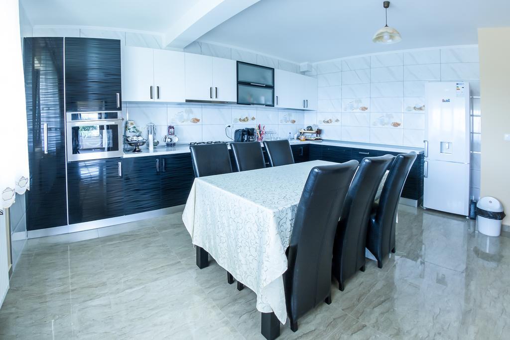 Conacul Lui Bulica Hotell Novaci-Străini Exteriör bild