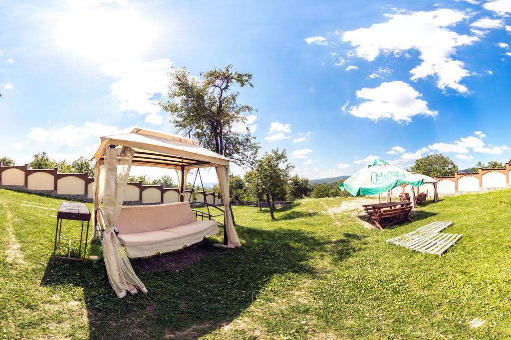 Conacul Lui Bulica Hotell Novaci-Străini Exteriör bild