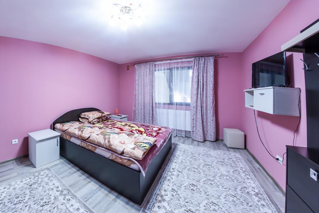 Conacul Lui Bulica Hotell Novaci-Străini Exteriör bild