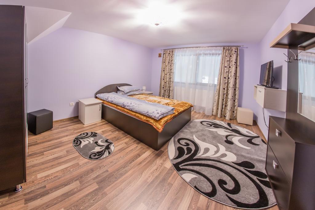 Conacul Lui Bulica Hotell Novaci-Străini Exteriör bild