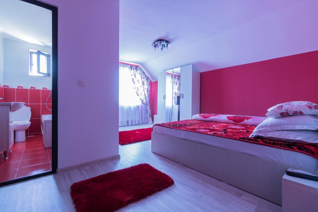 Conacul Lui Bulica Hotell Novaci-Străini Exteriör bild